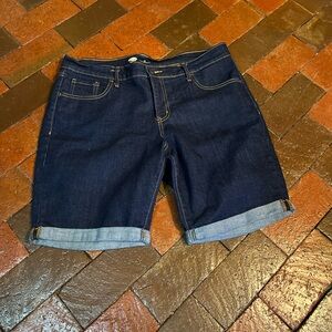 Old navy regular standard fit size 12. 9 inch inseam